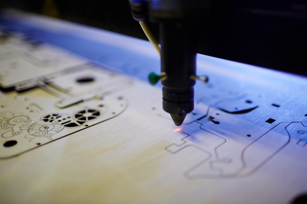 Tête de découpe laser pour plaques