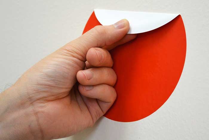 retirer un autocollant sans trace à température ambiante