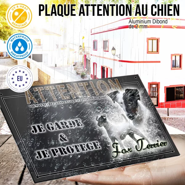 Panneau chien de garde Deux Fox Terriers avec un fond jaune et du texte en dessous.