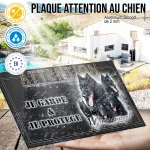 Plaque attention au chien Berger Belge Groenendael, fond gris anthracite, en situation
