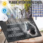 Plaque attention au chien Chien Groenendael, fond gris anthracite, en situation