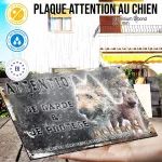 Plaque attention au chien Laekenois, fond vintage, en situation