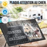 Plaque attention au chien Laekenois, fond gris anthracite, en situation