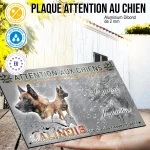 Plaque attention au chien Malinois Militaire, fond chasse, en situation