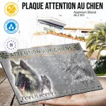 Plaque attention au chien Tervueren Sable, fond chasse, en situation