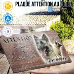 Plaque attention au chien Berger Belge Tervueren, fond chêne, en situation