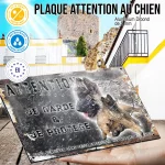 Plaque attention au chien Chiot Tervueren, fond vintage, en situation
