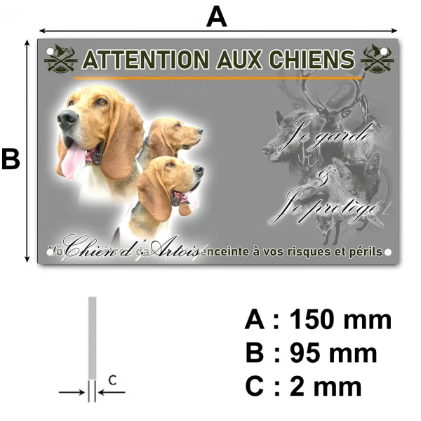 Plaque Chien d'Artois avec plusieurs têtes en arrière plan