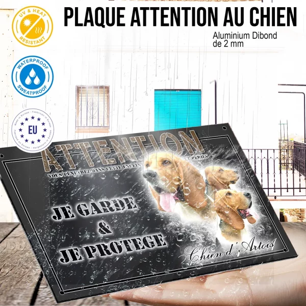 Panneau chien de garde Chien d'Artois avec plusieurs têtes en arrière plan