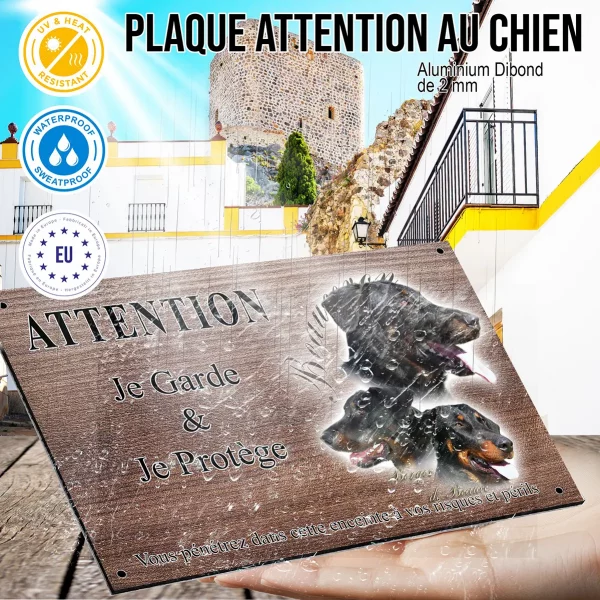 Panneau attention au chien Trois têtes de chiens Berger de Beauce sur fond clair