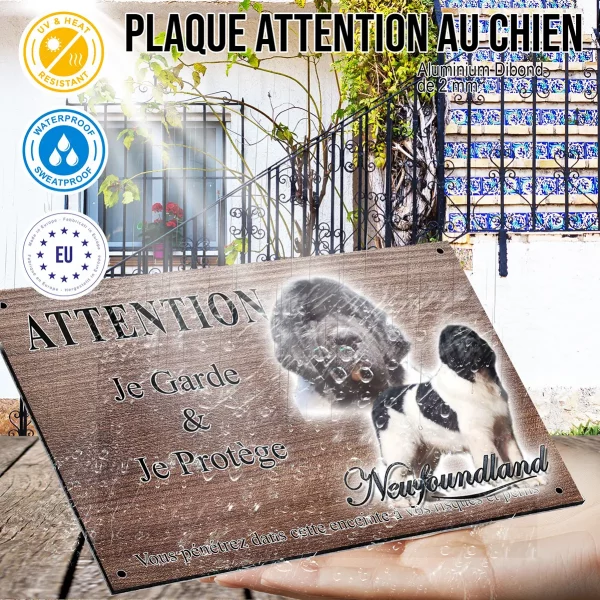 Panneau attention au chien Chien de race Newfoundland avec un pelage noir et blanc