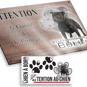 Plaque attention au chien Staffordshire Bull Terrier avec fond stylisé
