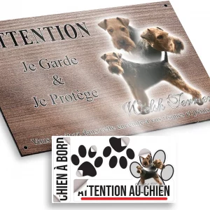 Plaque attention au chien Welsh Terrier avec poses variées en tête et entier.