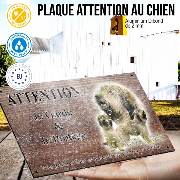 Panneau attention au chien Trois chiens Gos d'Atura Català sur fond clair