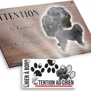 Plaque attention au chien Trois Cão da Serra de Aires en différentes positions.