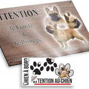 Plaque attention au chien Trois bouldogues français avec un fond flou