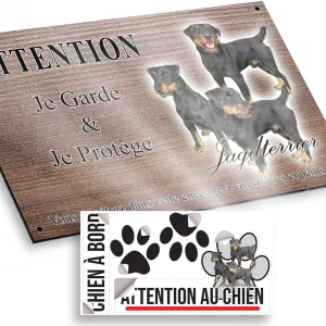 Plaque attention au chien Jagdterrier : trois chiens posant ensemble.