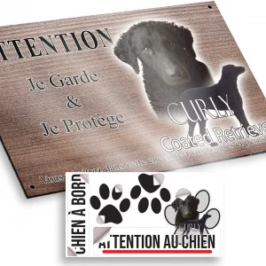 Plaque attention au chien Image de Curly Coated Retriever avec un chiot