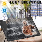 Plaque attention au chien Setter Irlandais, fond gris anthracite, en situation