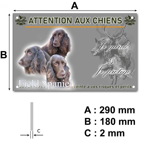 Pancarte Trois chiens Field Spaniel avec un fond flou