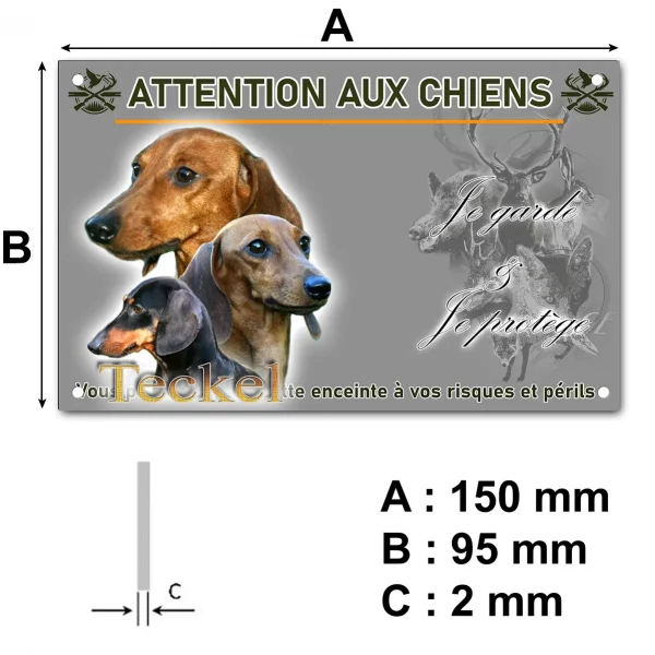 Plaque Trois Teckels en gros plan sur fond vert