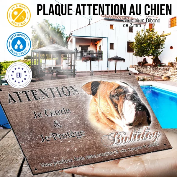 Panneau attention au chien Bulldog en gros plan avec texte