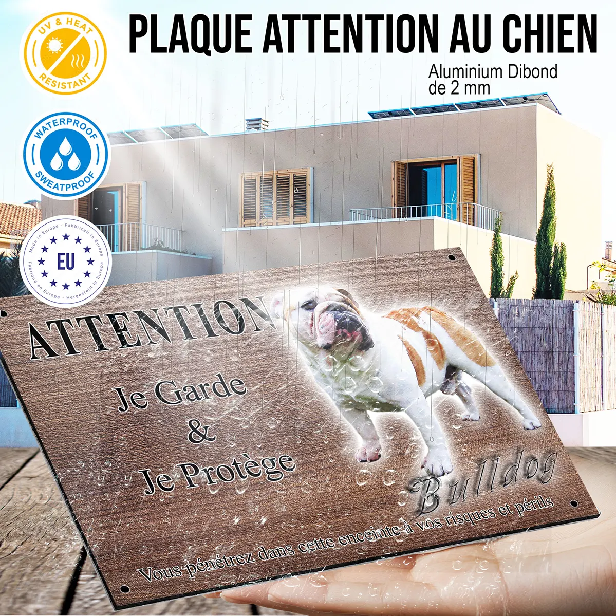 Panneau attention au chien Bulldog debout avec une robe blanche et marron