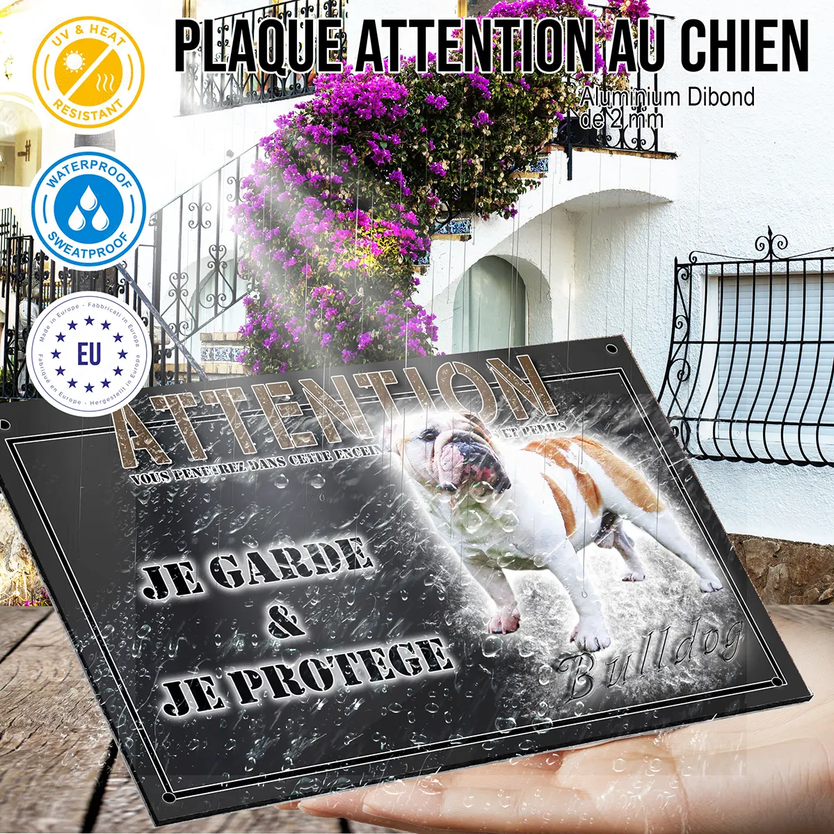 Panneau chien de garde Bulldog debout avec une robe blanche et marron