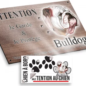 Plaque attention au chien Portrait d'un Bulldog avec un texte en dessous