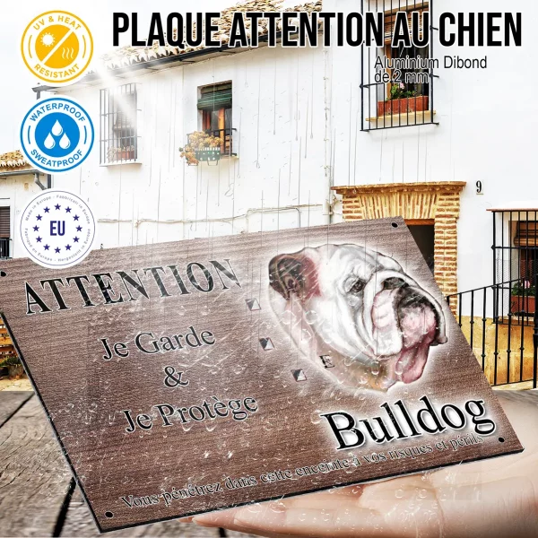Panneau attention au chien Portrait d'un Bulldog avec un texte en dessous