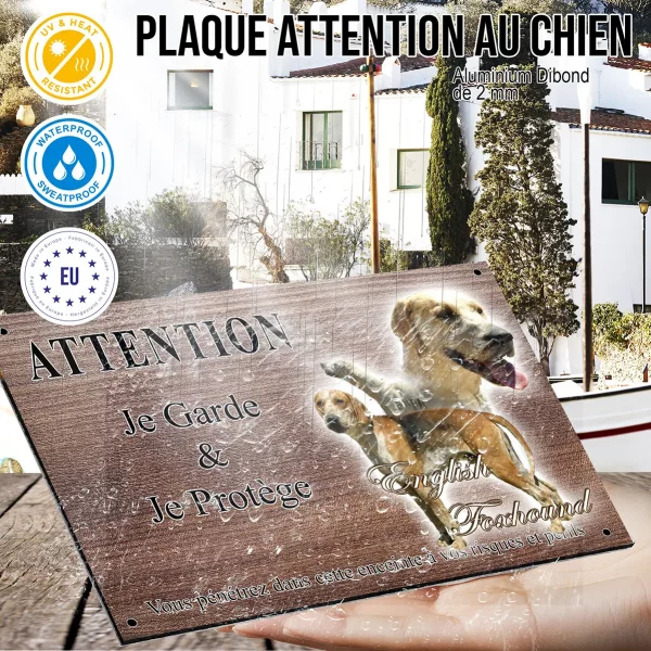 Panneau attention au chien Deux English Foxhounds en pleine nature