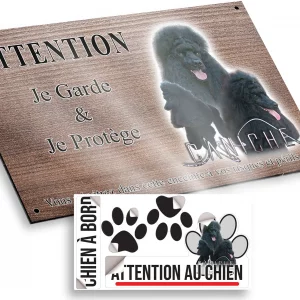 Plaque attention au chien Trois caniches noirs sur fond blanc