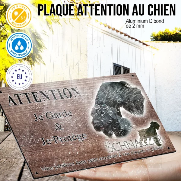 Panneau attention au chien Trois Schnauzers avec un texte en dessous.