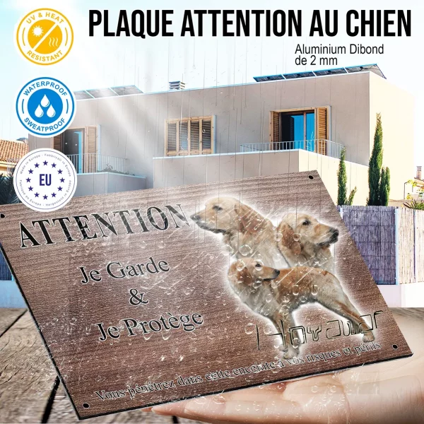 Panneau attention au chien Trois Golden Retrievers en vue de profil et un texte stylisé.