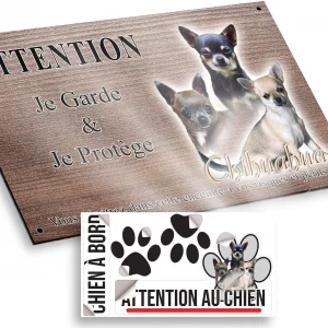Plaque attention au chien Trois chiens Chihuahua posant ensemble