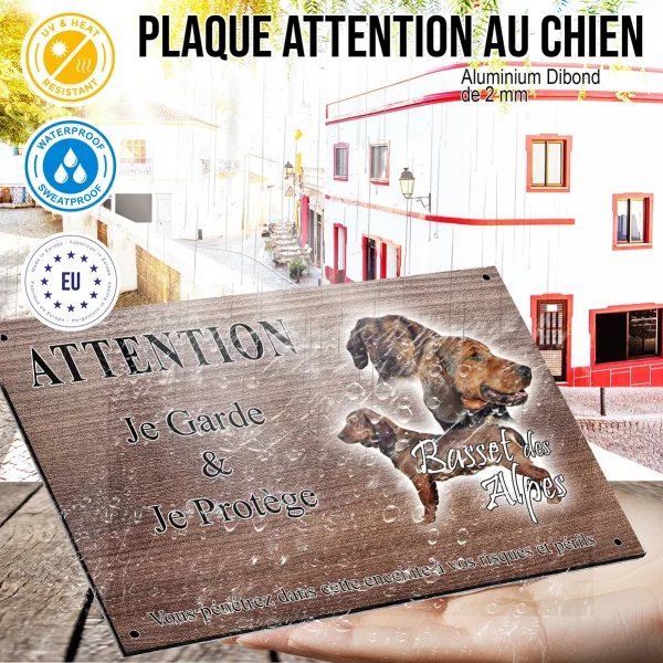 Panneau attention au chien Basset des Alpes avec trois chiens en différents angles