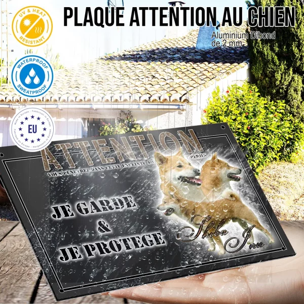 Panneau chien de garde Trois Shiba Inu sur un fond flou