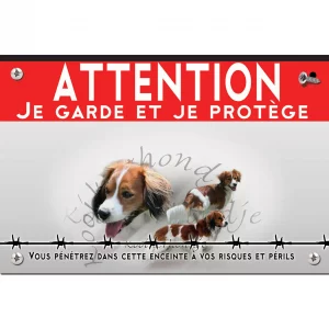 Signalisation personnalisee Trois Kooikerhondjes en mouvement avec un texte en bas