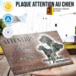 Plaque attention au chien Épagneul Bleu De Picardie, fond chêne, en situation