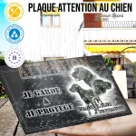 Plaque attention au chien Épagneul Bleu De Picardie, fond gris anthracite, en situation