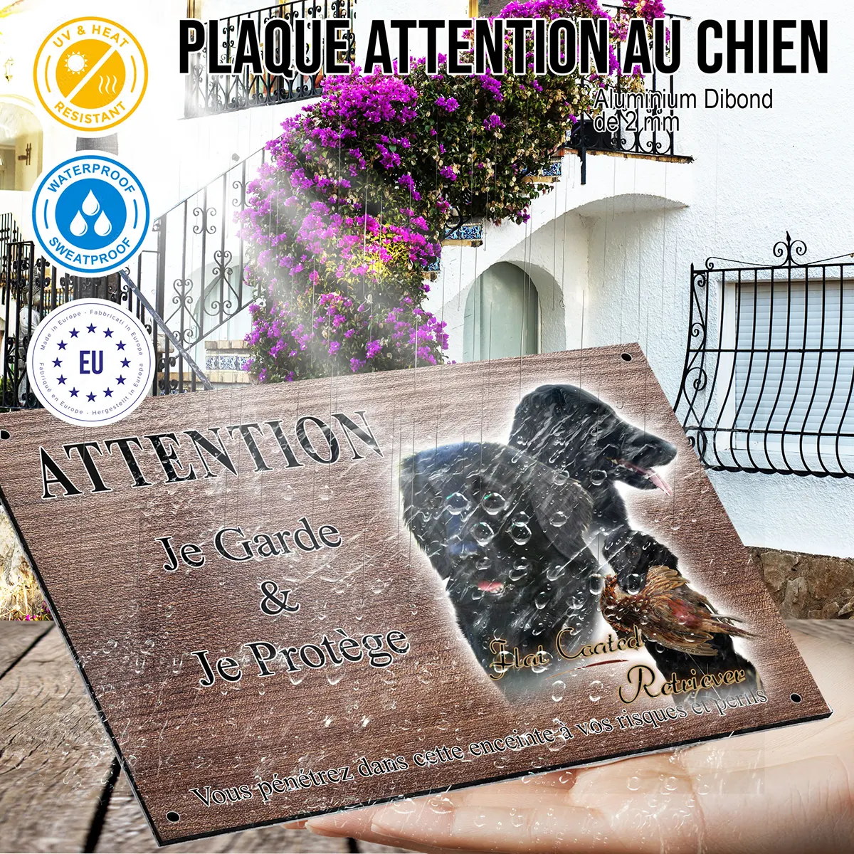 panneau attention au chien Flat Coated Retriever avec un oiseau dans la bouche