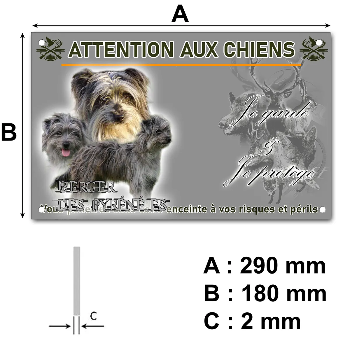 pancarte Trois chiens Berger des Pyrénées sur fond flou