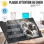 Plaque attention au chien Epagneul Français, fond gris anthracite, en situation
