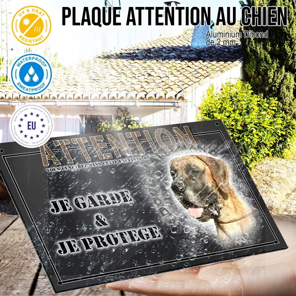panneau chien de garde Portrait d'un Dogue Allemand à la fourrure bringée.