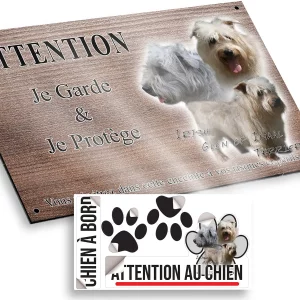 plaque attention au chien Trois Irish Glen of Imaal Terriers avec un fond flou.