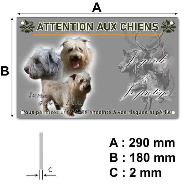 pancarte Trois Irish Glen of Imaal Terriers avec un fond flou.