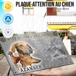 Plaque attention au chien Lévrier Azawakh, fond chasse, en situation