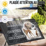 Plaque attention au chien Azawakh, fond gris anthracite, en situation