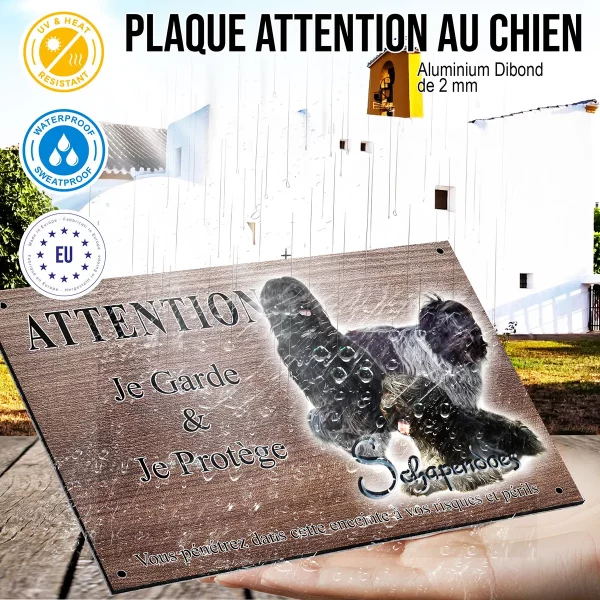 panneau attention au chien Trois chiens Schapendoes aux pelages variés