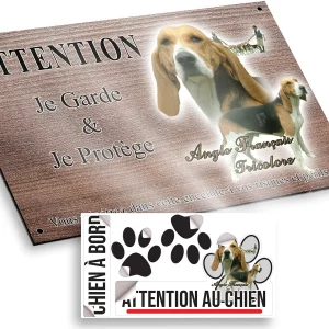plaque attention au chien Anglo Français Tricolore avec plusieurs chiens en arrière plan